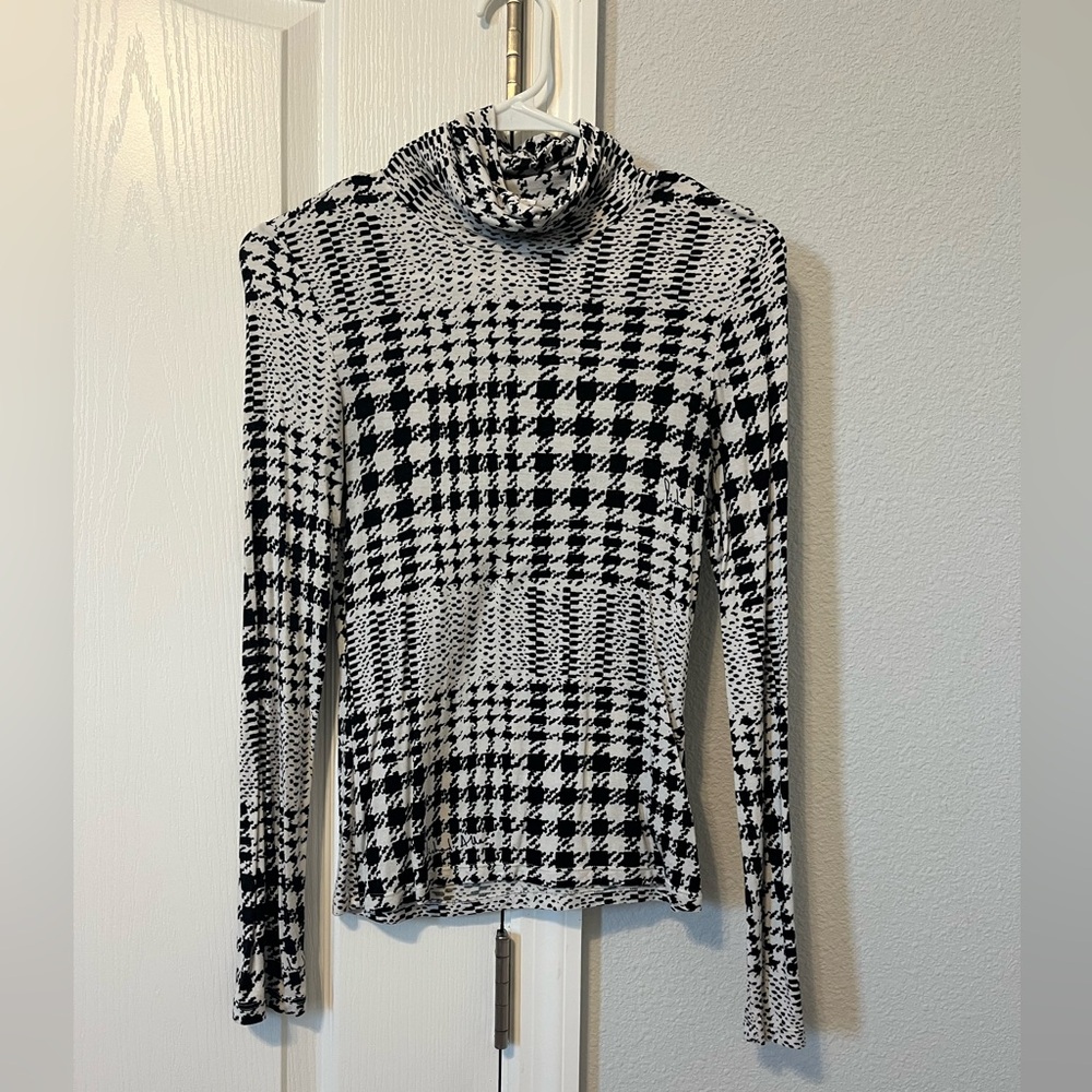 H&M Houndstooth Stretchy Turtleneck Black and White Size XS